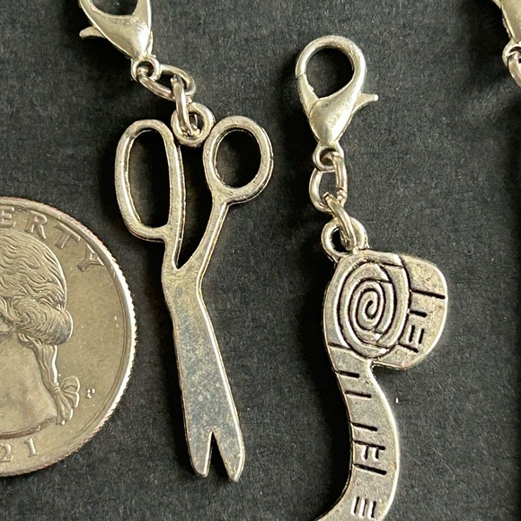 Set of 5 sewing themed silver charms - Picture 6 of 6